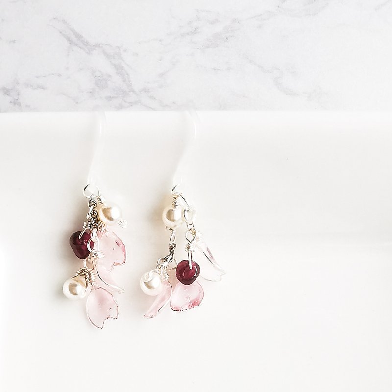 Cherry blossom petals and garnet earrings - Earrings & Clip-ons - Semi-Precious Stones Pink