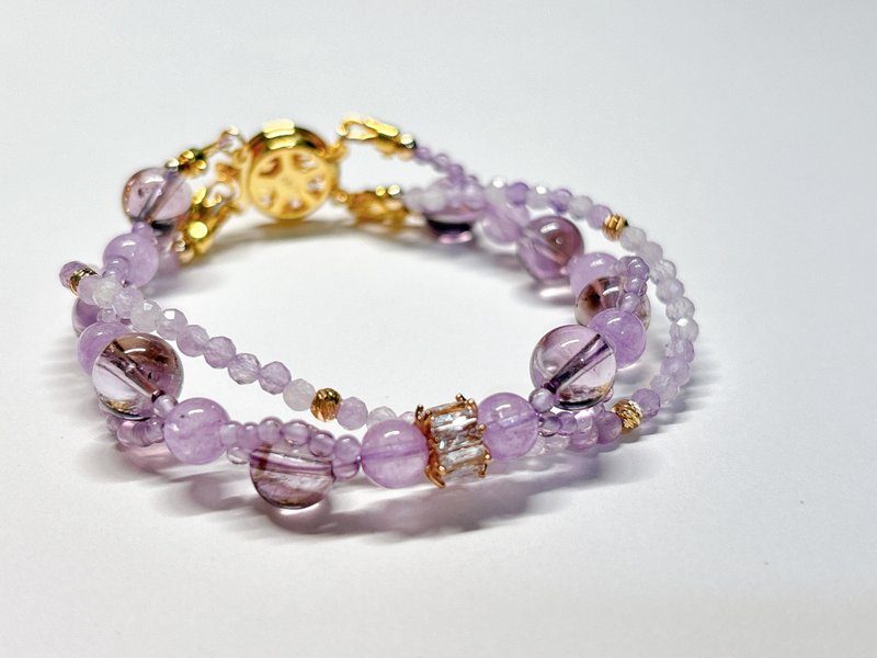 Tipsy and dreaming l Wisdom and balance/Amethyst. Lavender. handmade design bracelet - สร้อยข้อมือ - คริสตัล สีม่วง