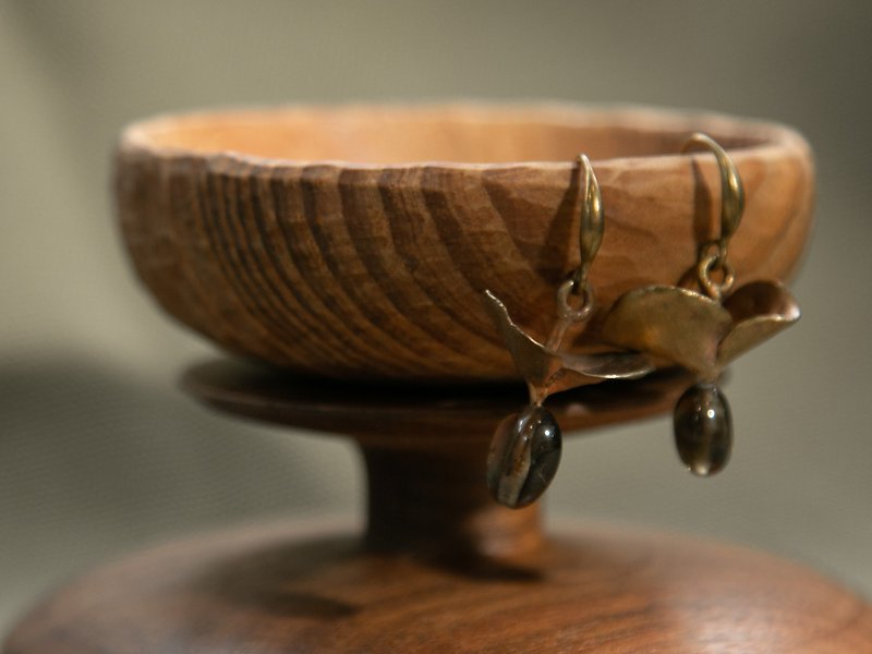 Eucalyptus Orb Earrings 尤加利茶晶耳環 - 項鍊 - 銅/黃銅 金色