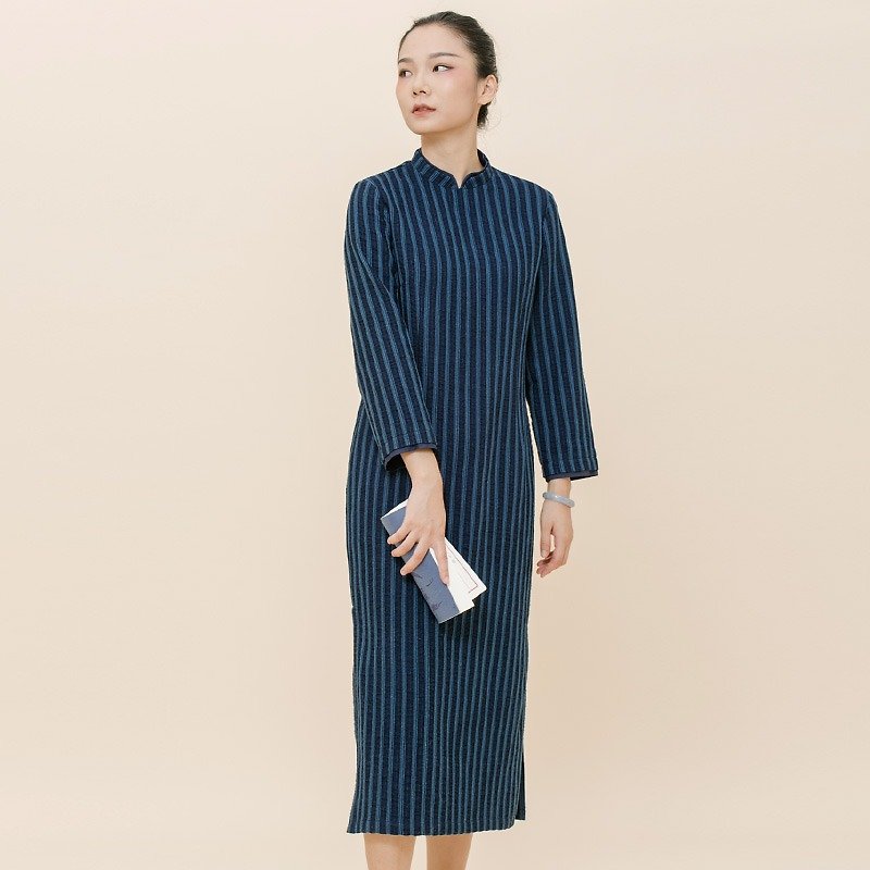 BUFU indigo stripe long sleeves Chinese dress D170810 - กี่เพ้า - กระดาษ สีน้ำเงิน
