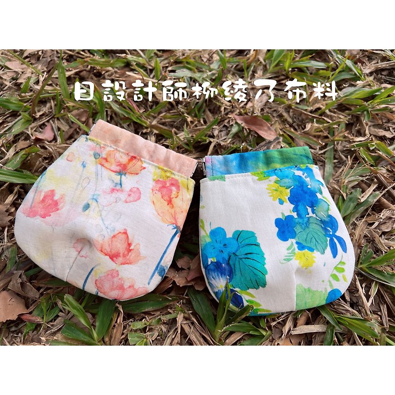 10cm gold bag with spring tab/fabric designed by Nisshi Yanagi Ayano/please note color 1 or 2 when ordering - Toiletry Bags & Pouches - Cotton & Hemp White