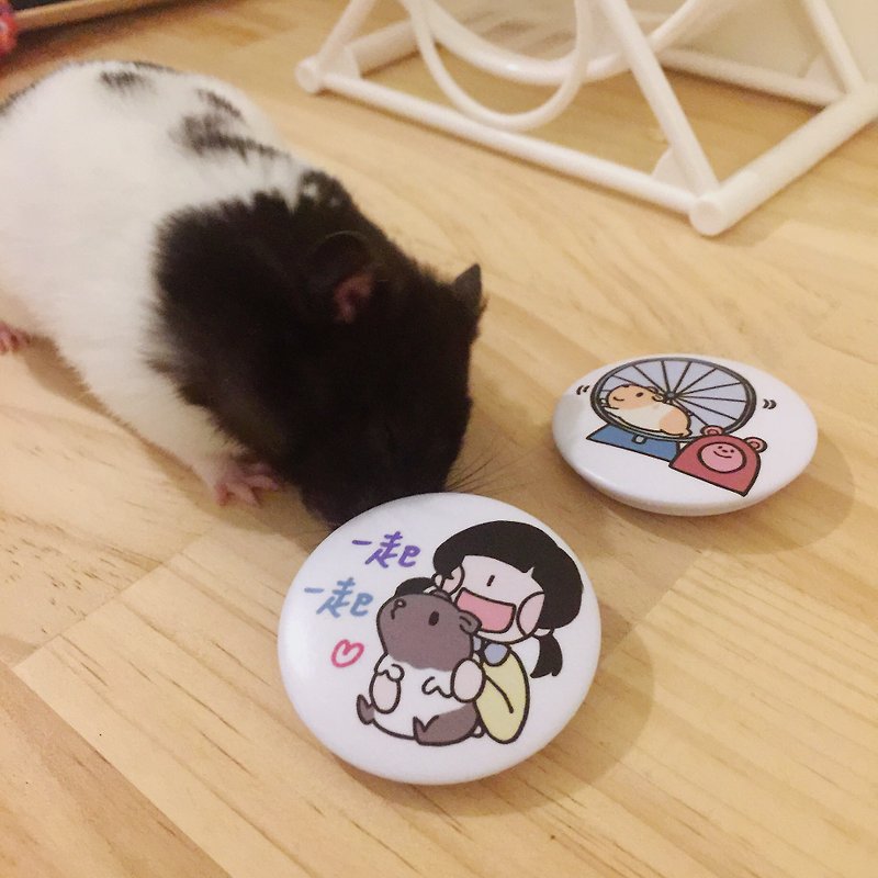 Hamster music circle / badge (2 models) - Badges & Pins - Plastic Multicolor
