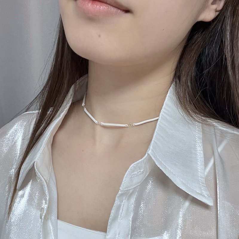 CM pearl gloss simple and fashionable white handmade polymer clay clavicle necklace - Collar Necklaces - Pottery White