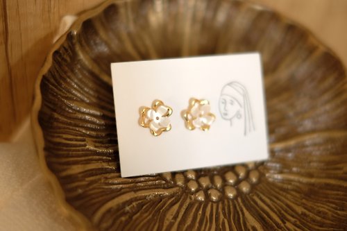 White Studio 天然珍珠飾物 【Pinkoi 獨家發售】【荷】 天然貝殼耳釘 - 全925純銀耳環