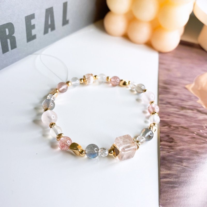 Peony Fangfei Snowflake Ghost Strawberry Crystal Rose Quartz Labradorite Moonstone Peach Blossom Crystal Bracelet - สร้อยข้อมือ - คริสตัล สึชมพู