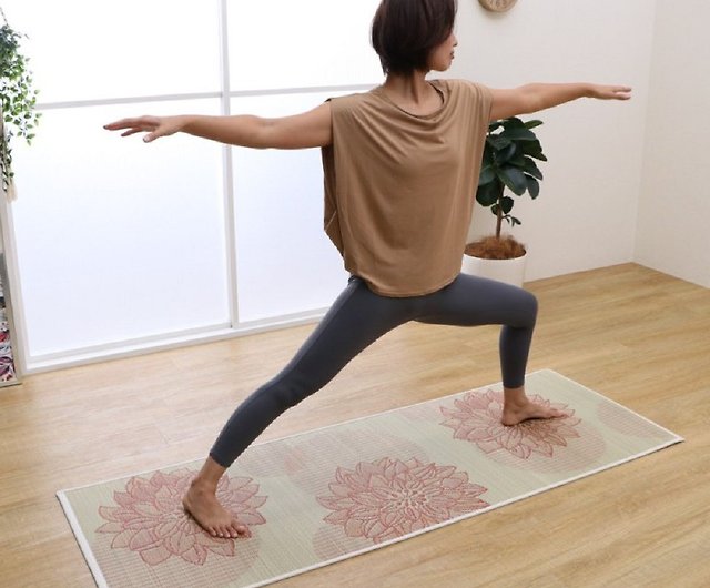 Lotus Rush Grass Yoga Mat: Woven with Japanese Tatami Craftsmanship - Shop  ikehiko-tw Yoga Mats - Pinkoi