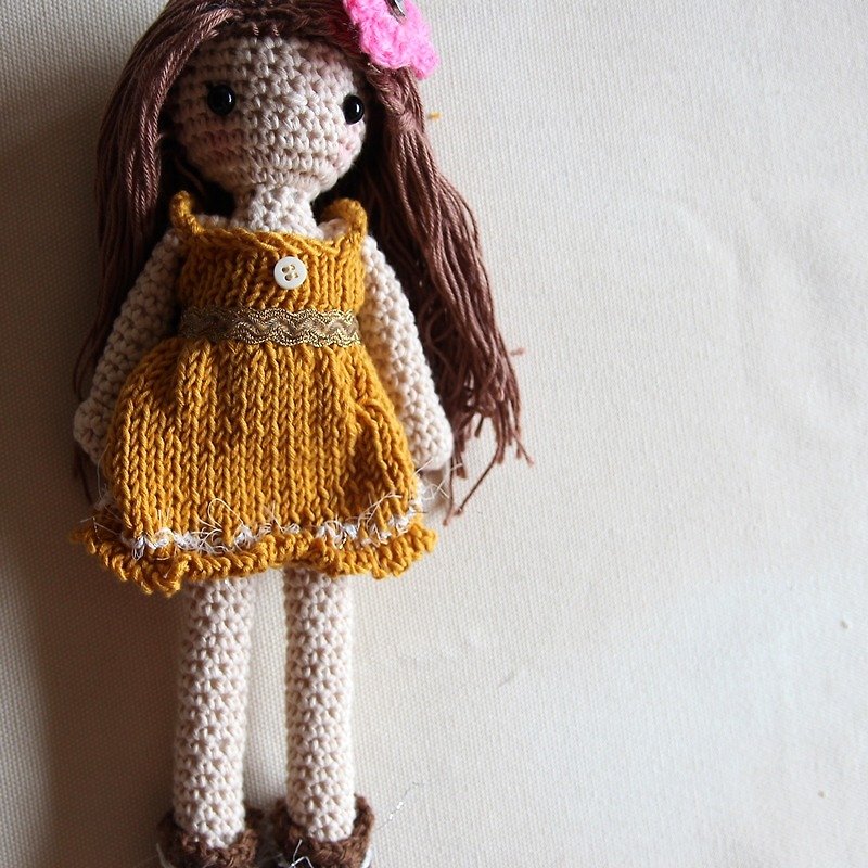  Pink Short Knitting Dinner Dress Doll, yellow skirt, Brown Hair - ตุ๊กตา - เส้นใยสังเคราะห์ สีเหลือง
