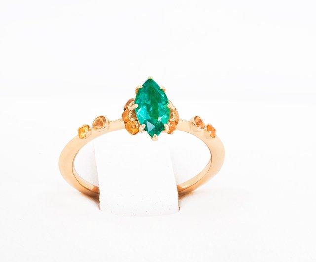 14 karat gold ring with emerald and sapphires - Shop Daizy