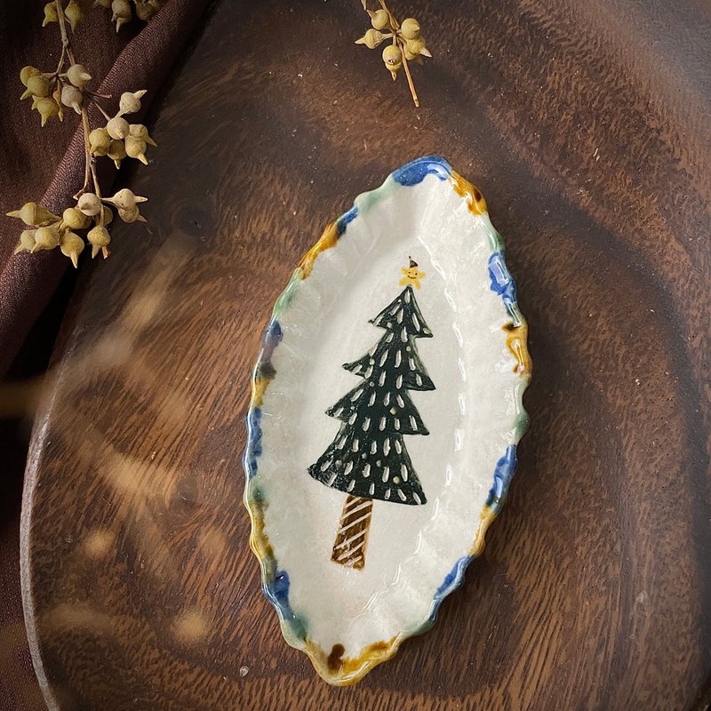 [Hand-painted by Xiaomaru Forest] Christmas tree, bean dish, tea bag, dish, ornament dish - Small Plates & Saucers - Pottery Green