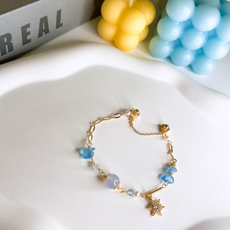 Frosted Blue Chalcedony Aquamarine Natural Pearl Handmade Metal Wound Magnetic Clasp Crystal Bracelet - สร้อยข้อมือ - คริสตัล สีน้ำเงิน