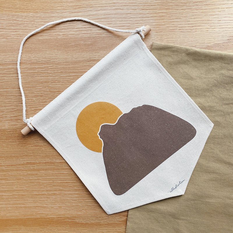 [In-house design] Lion Rock Triangle Canvas Hanging Cloth | Aunt Illustration - โปสเตอร์ - ผ้าฝ้าย/ผ้าลินิน 