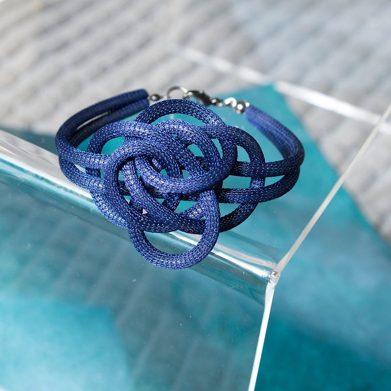 Lussli | Knitted Bracelet - ROSE (Size S, Blue) - สร้อยข้อมือ - ผ้าไหม สีน้ำเงิน