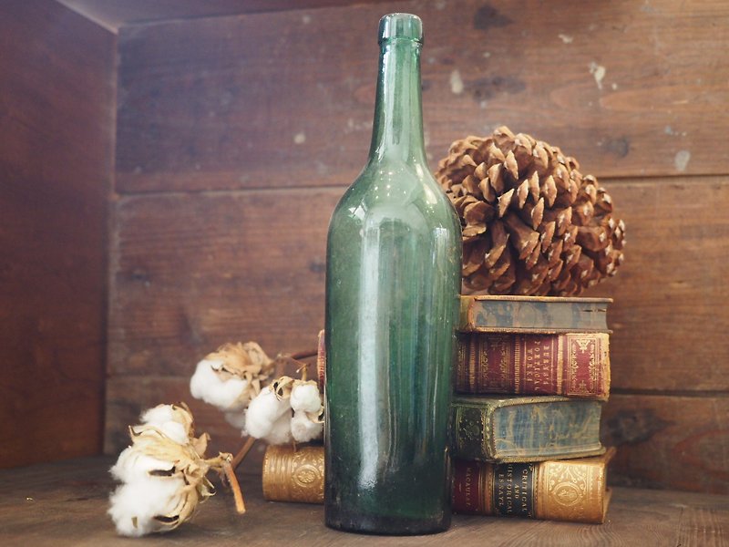 British 1880 ~ 1910 early hand-made glass bottles (JS) - Items for Display - Glass Green