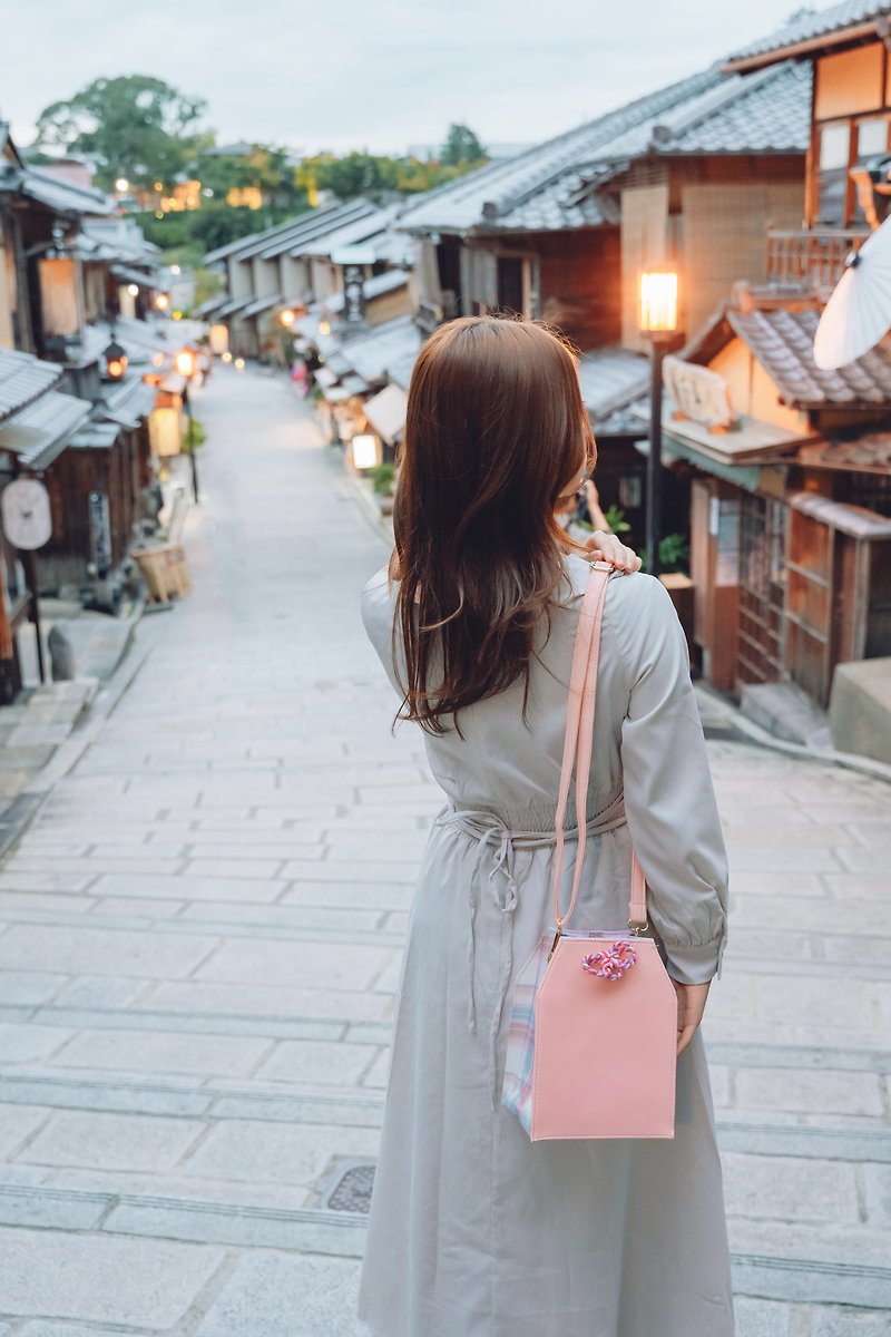 [Original from Hong Kong | Free shipping to Taiwan, Hong Kong and Macao] Japanese-style Yushou leather bag - pink (side backpack/cross-body bag) - กระเป๋าแมสเซนเจอร์ - หนังเทียม 