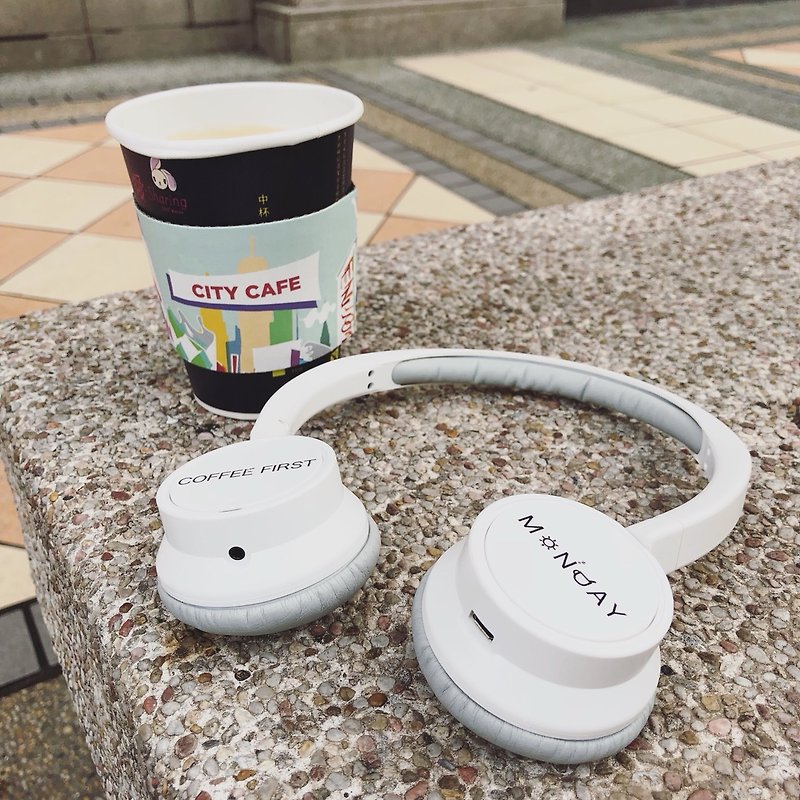 BRIGHT客製化藍牙耳機 Coffee Lover 星期一再也不憂鬱 - 耳機/藍牙耳機 - 塑膠 白色