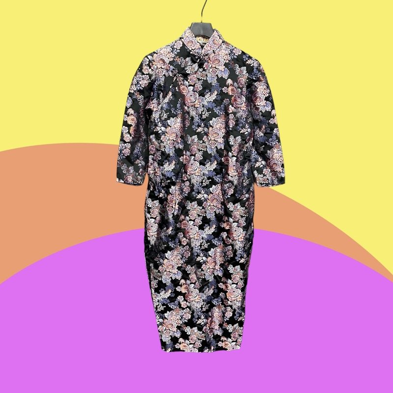 二手 古董訂製 黑色 刺繡 盤扣 緞面 光澤 開衩 短袖 旗袍 CA410 - 洋裝/連身裙 - 聚酯纖維 黑色