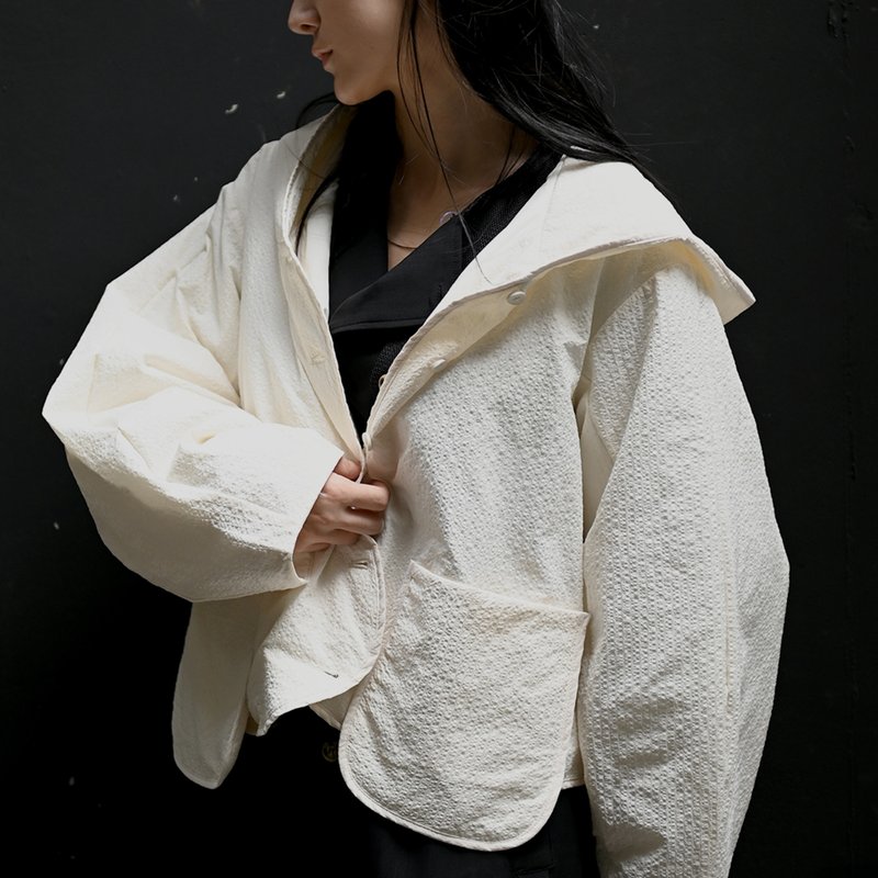 Wavy Hemline - Sculpted Fit Quilted Trench Coat - White - เสื้อแจ็คเก็ต - เส้นใยสังเคราะห์ ขาว