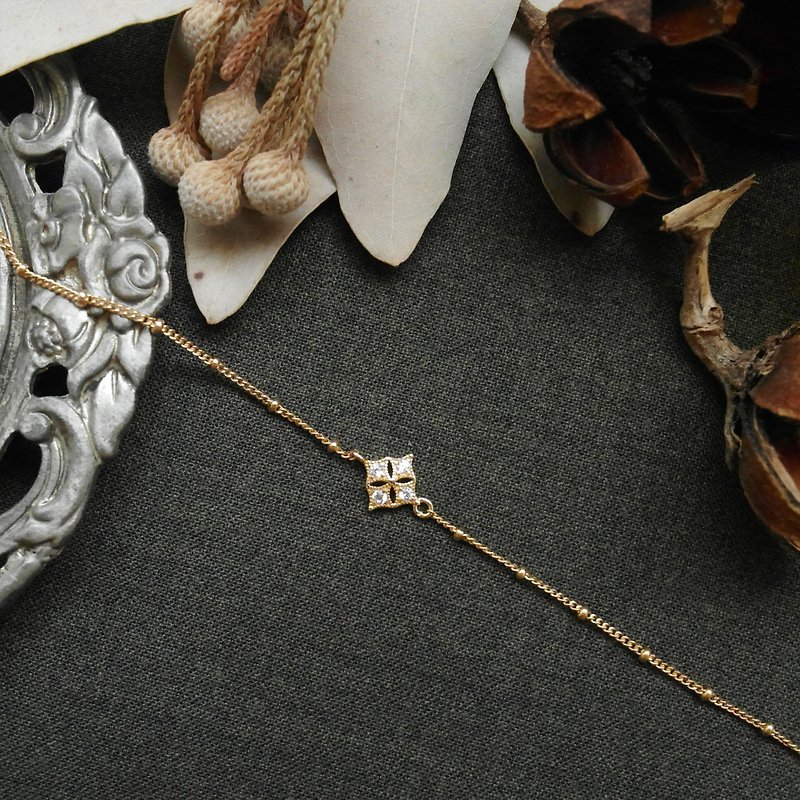 [Series] Retro Christmas gift zircon diamond flower window 14K gold bracelet / chain little money - Bracelets - Other Metals Gold