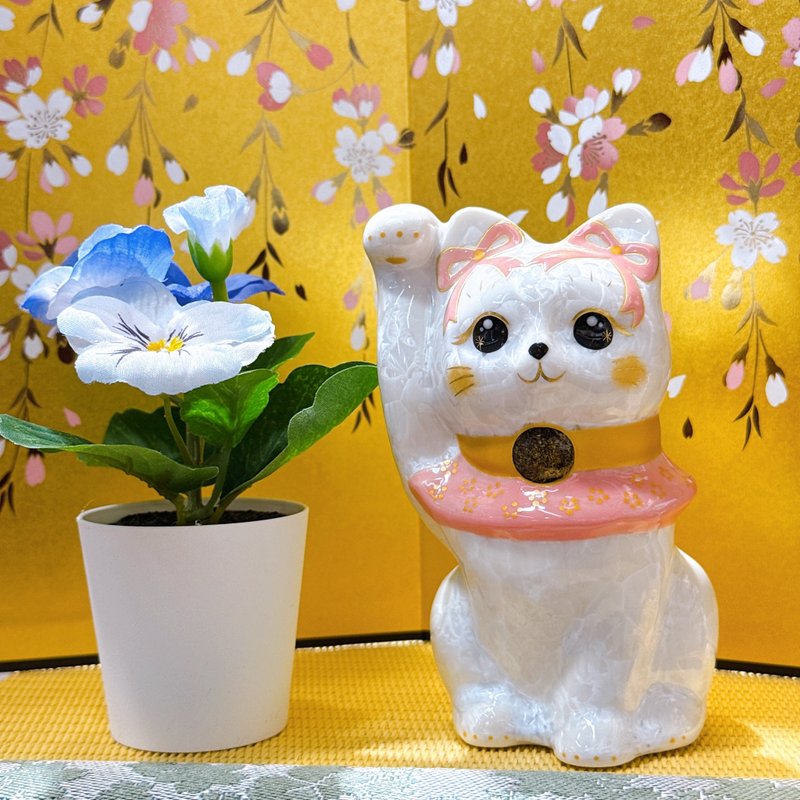 【瑞粉招福】日本清水燒招財貓 | 花結晶粉体花 - 開運招福 - 擺飾/家飾品 - 瓷 白色