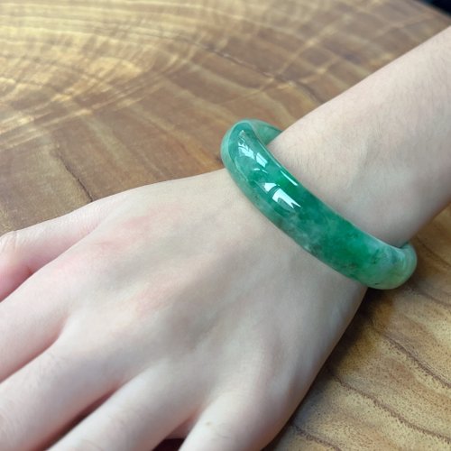 新作❣️ミャンマー産A貨翡翠　アップルグリーンとラベンダーの双色翡翠ブレスレット 新作❣️ミャンマー産A貨 翡翠 アップルグリーンとラベンダーの