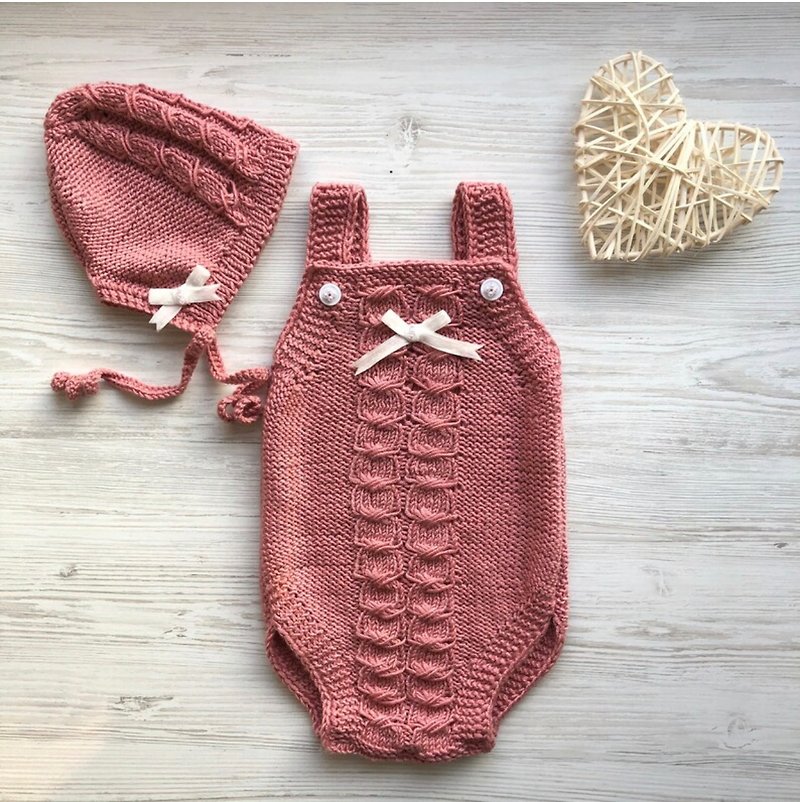 Hand knit outfit for baby: romper, hat, socks. - 嬰兒連身衣/包被/包巾 - 其他材質 