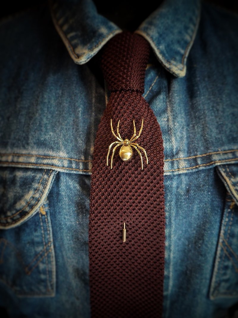 Spider Lapel Pin in Brass. - Brooches - Other Metals 
