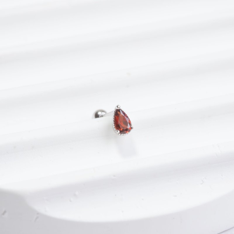 石榴石925純銀水滴爪鑲轉珠耳環 - 耳環/耳夾/耳骨夾 - 水晶 銀色