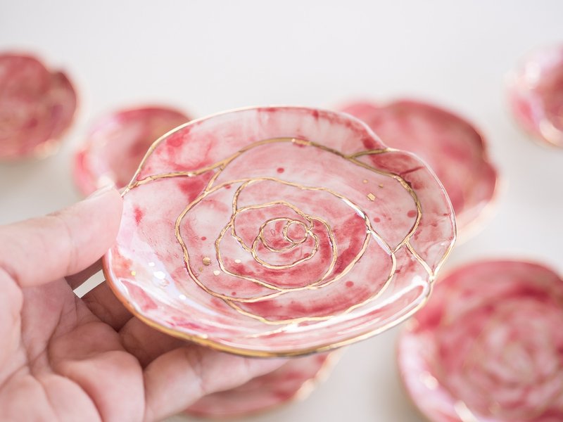Rose Plate (m) - 花瓶/花器 - 陶 紅色