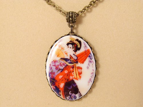 AGATIX Geisha Porcelain Cameo Necklace Japanese Lady Pendant Oriantal Necklace Jewelry