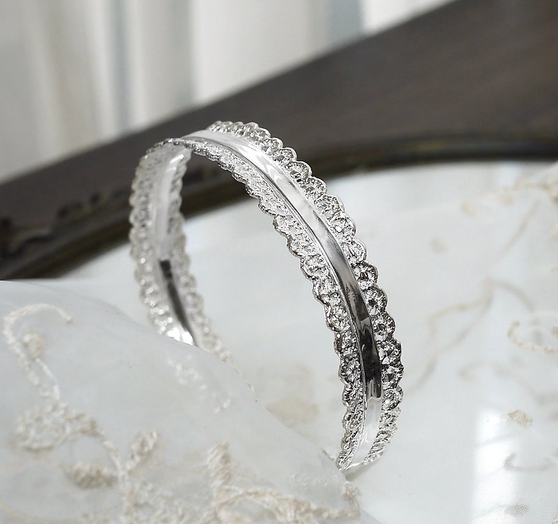 雙合蕾絲手鐲 純銀 優雅簡約 設計質感 手感輕珠寶手環 - 手鍊/手鐲 - 其他金屬 銀色
