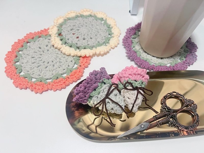 Purely handmade wool carnation coaster - Coasters - Cotton & Hemp Multicolor