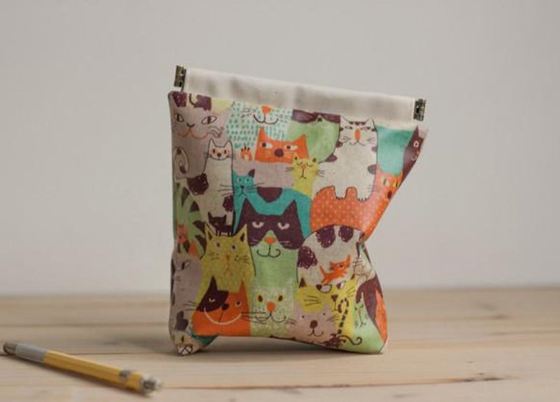 Laminated Fabric Charger case, Cosmetic pouch, Ditty bag, Make-up Case, Travel pouch Waterproof / Orange cat - กระเป๋าเครื่องสำอาง - วัสดุอื่นๆ สีส้ม