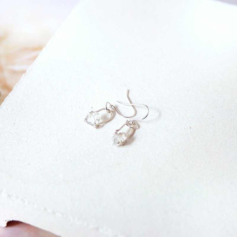 Handmade Herkimer diamond with sterling silver Drop Earring, April Birthstone - ต่างหู - เครื่องเพชรพลอย สีใส