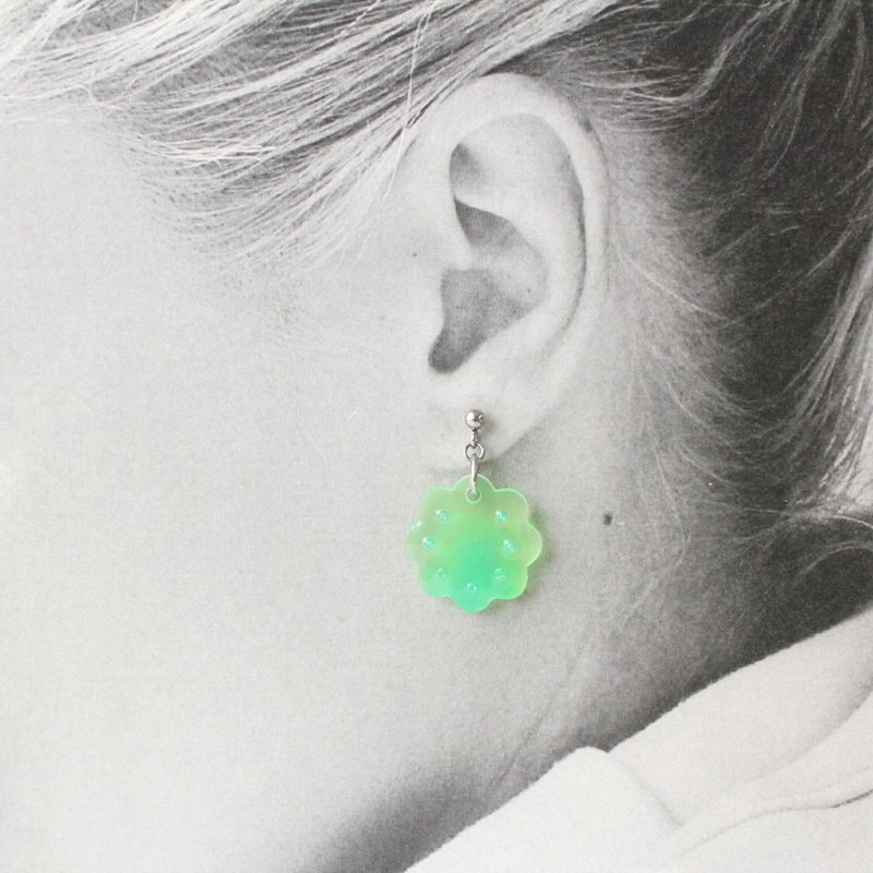 Watercolor Floral, Neon Green, Dangling earring, Solo Purchase Allowed - ต่างหู - เรซิน สีเขียว