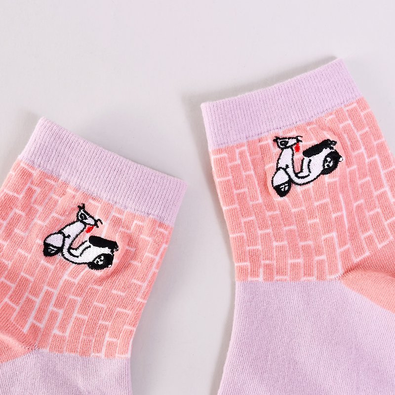 精選商品 7 折繪本畫家合作 項仔腳的記憶 歐兜拜 棉襪 - 襪子 - 棉．麻 粉紅色