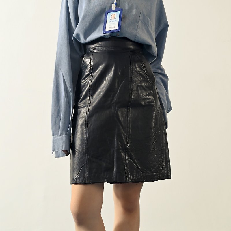 【NaSuBi Vintage】Sleek silhouette high-waisted vintage leather skirt - กระโปรง - หนังแท้ สีดำ