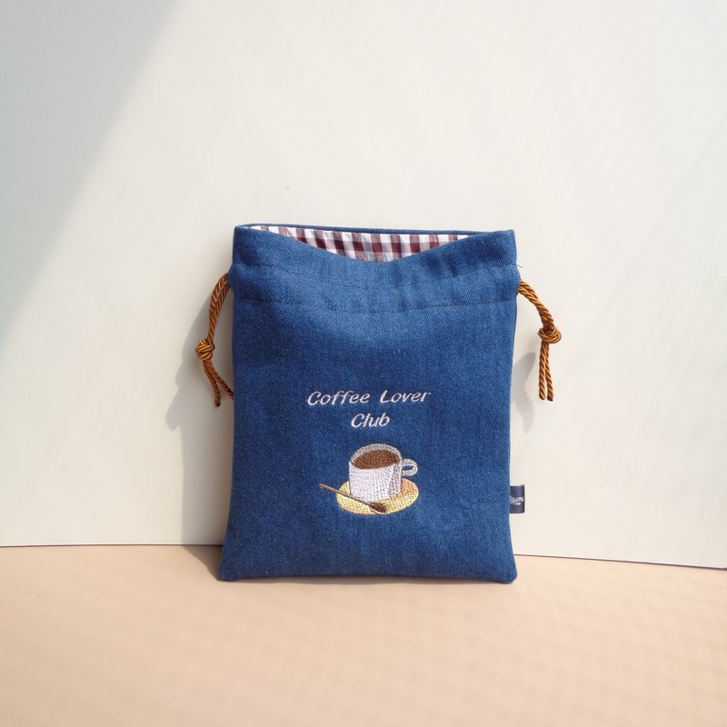 Coffee lover embroidered mini denim bag - 束口袋/束口背包/水桶包 - 繡線 藍色