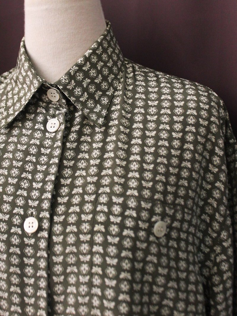 Vintage European Simple Gray Green Geometric Print Loose Long Long Sleeve Vintage Shirt Vintage Blouse - เสื้อเชิ้ตผู้หญิง - เส้นใยสังเคราะห์ สีเขียว