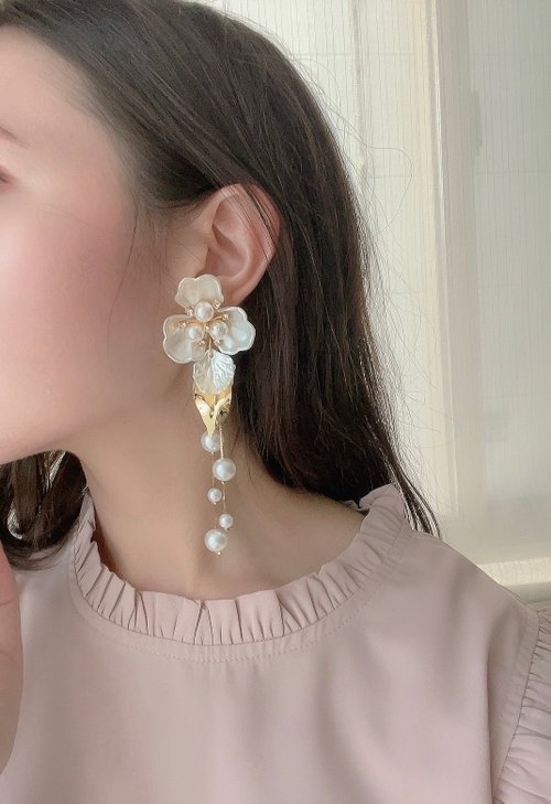156 つぶつぶ パール ピアス イヤリング ハンドメイド　結婚式 オールパールつぶつぶブーケ ピアス/イヤリング] ピュアホワイト