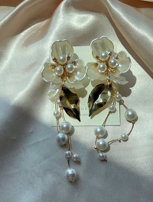 156 つぶつぶ パール ピアス イヤリング ハンドメイド　結婚式 オールパールつぶつぶブーケ ピアス/イヤリング] ピュアホワイト