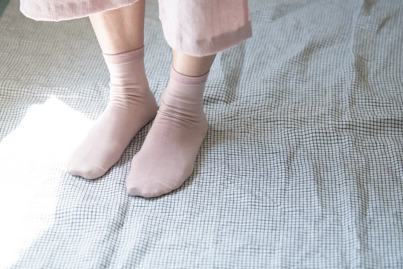 【シャクヤク染】シルクコットンあたためソックス【Organic Cotton＆Silk】 - 女休閒鞋/帆布鞋 - 棉．麻 粉紅色
