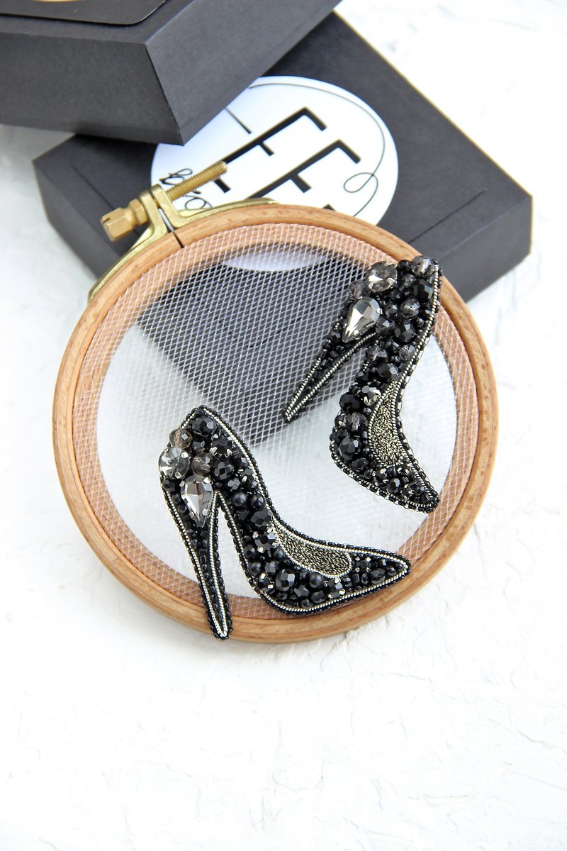 Brooch shoe Jewelry women Embroidered brooch Handmade shoe heel pin - Brooches - Glass Black