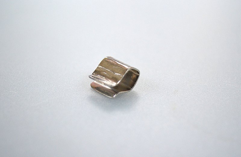 Titanium ear cuff・チタンイヤーカフ・スクウェア・鎚目A - 耳環/耳夾/耳骨夾 - 其他金屬 銀色