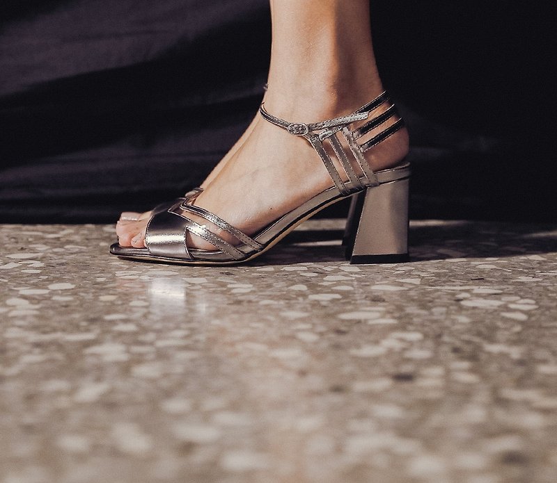 Transparent piece stitching rough heel sandal gun color - รองเท้าส้นสูง - หนังแท้ สีเงิน