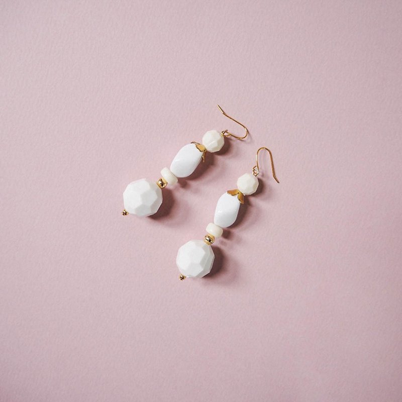 Japanese designer Iria Ashimine co-beaded earrings 11 - ต่างหู - วัสดุอื่นๆ ขาว