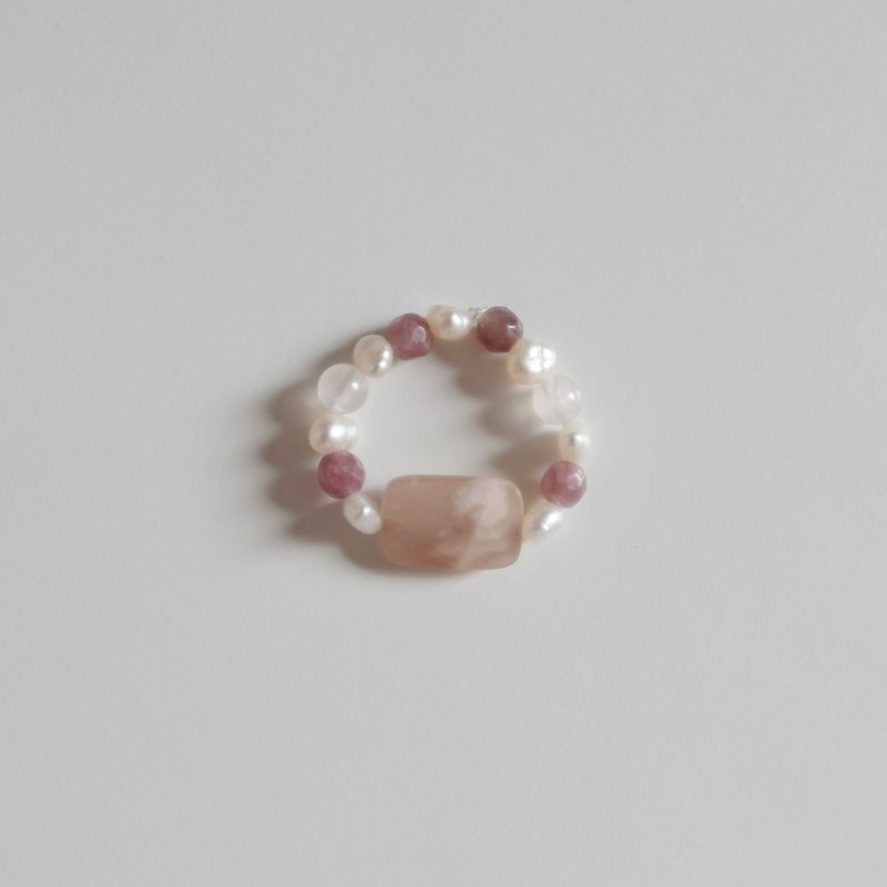 Lily Valley Lucky Stone| Handmade Beaded Ring - แหวนทั่วไป - เครื่องประดับพลอย สึชมพู