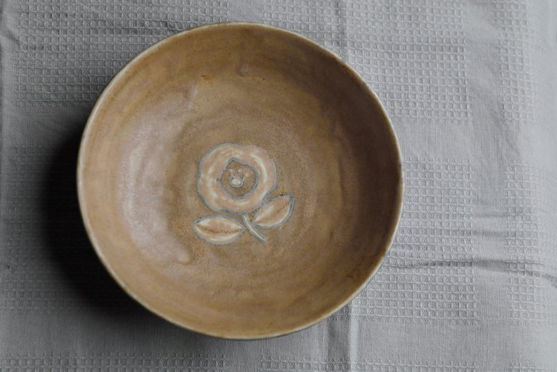 Chunlang Pottery-distressed light brown disc 17 cm - Plates & Trays - Pottery 