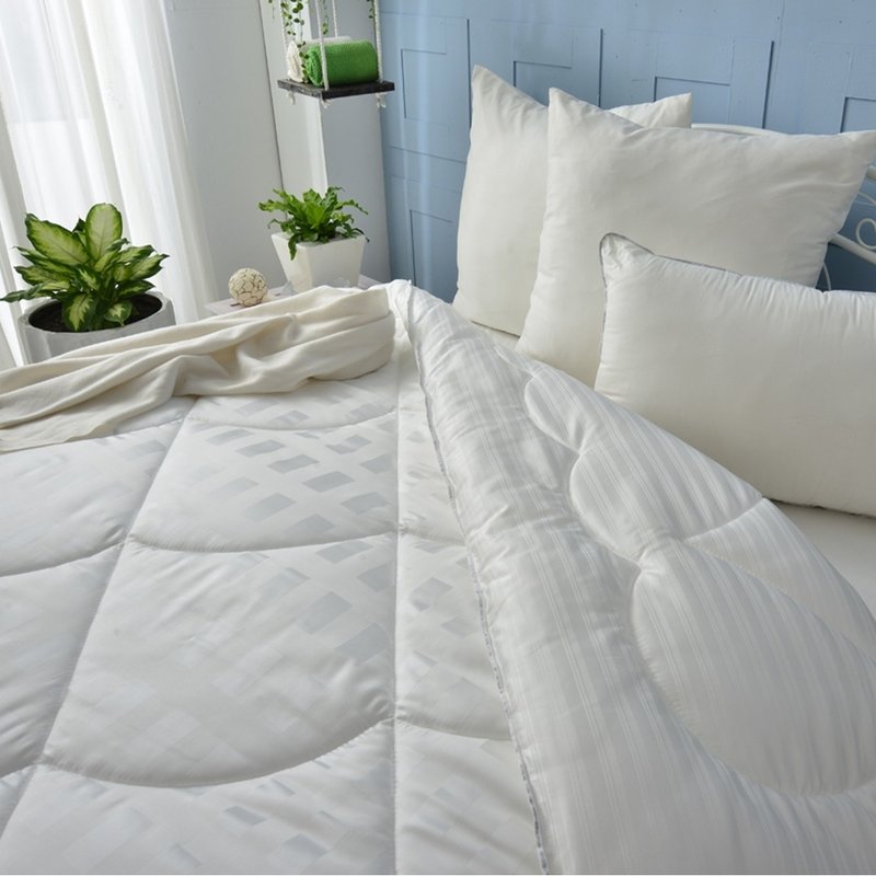 Caliphil Jialihui bedding Primaloft heating long fiber warm winter quilt - ผ้าห่ม - วัสดุอื่นๆ ขาว