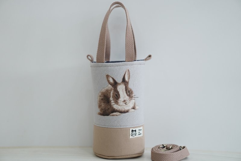 兩用圓筒水壺包 咖啡白兔兔 藍灰底 - 飲料提袋/杯袋/杯套 - 棉．麻 灰色