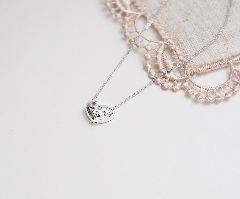 Pill-shaped love zircon necklace heart and eight arrows for sterling silver silver925 heart ハート - Necklaces - Diamond White